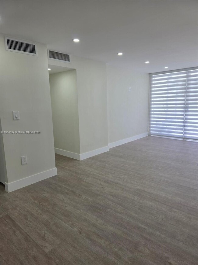 Building Photo - 8870 Fontainebleau Blvd Unit 103