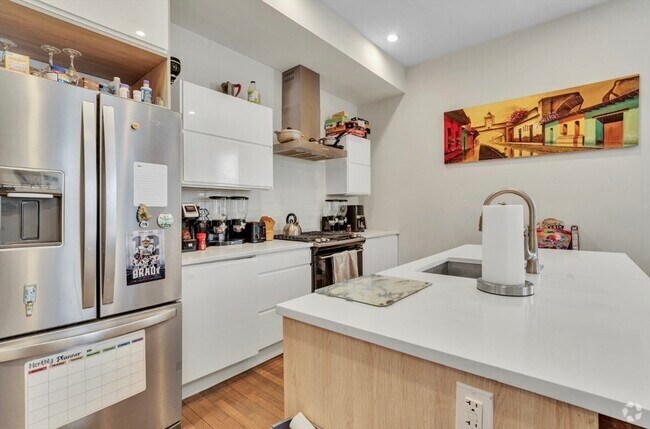 Building Photo - 14 Sumner St Unit #1 Rental