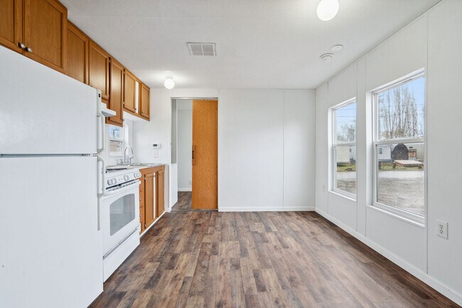 Photo - 111 S Cedar Dr