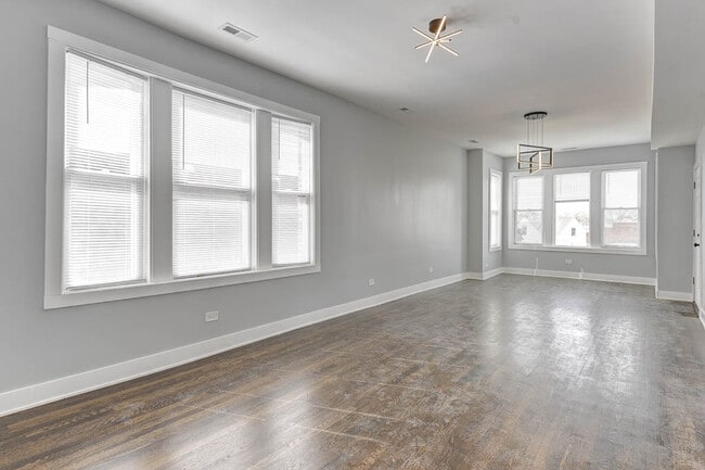 Photo - 2935 N Lawndale Ave Unit 3