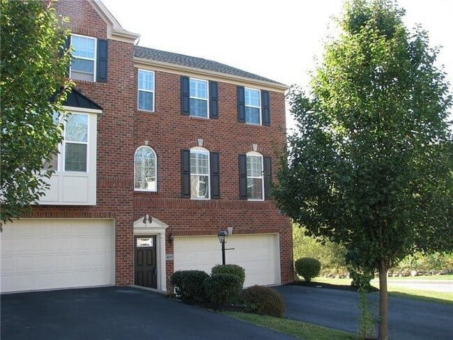Building Photo - 411 Maple Ridge Dr Rental