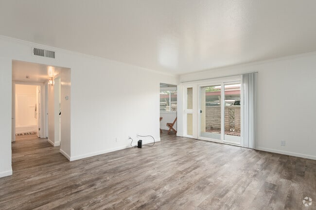 1BR, 1BA - 747SF