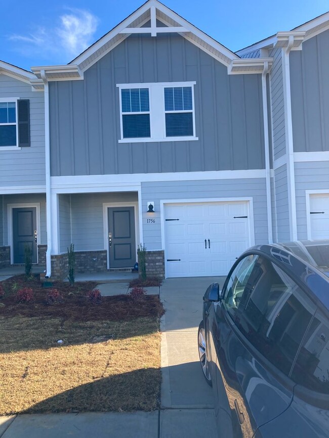 Building Photo - 1756 Braemar Vlg Dr Unit 1756
