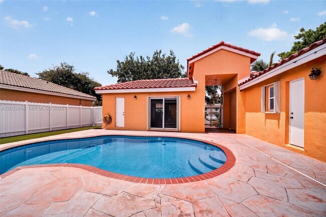 Photo - 685 SW 198th Terrace