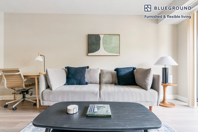 Photo - 2140 L St NW Unidad FL7-ID1123