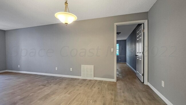 Photo - 318 Sun Dial Ct