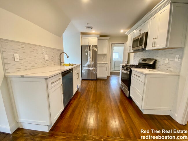 Building Photo - 19 Bellevue St Rental