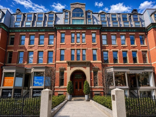 Building Photo - 201 Newbury St Unit 203
