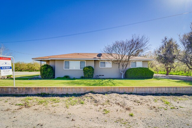 Farmhouse in NW Bakersfield - Farmhouse in NW Bakersfield