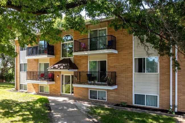 Photo - Scotsdale Apts