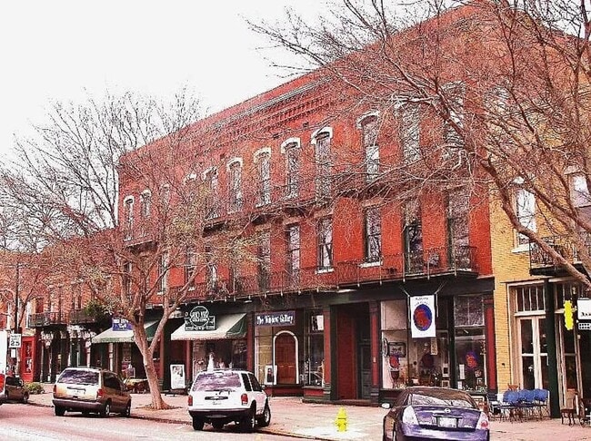 Building Photo - Two Story Apartment on Broad Street