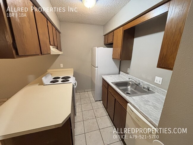 1390 W Wedington Dr Unit 11