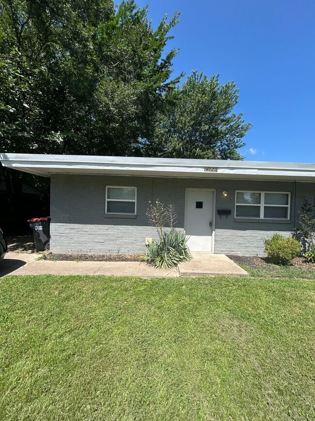 Building Photo - 400-402 Dyer Unit 402 Dyer A