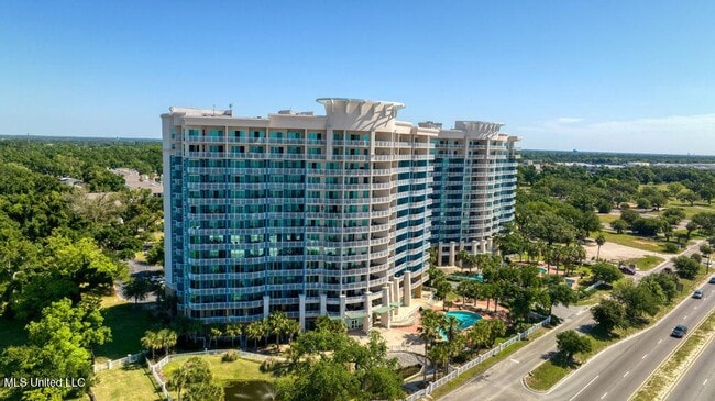 Building Photo - 2228 Beach Dr Unit 1304