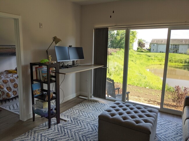 Photo - 1501 N Windsor Ave Unit 106