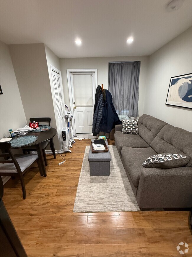Building Photo - 76 Maple St Unit 5 Rental