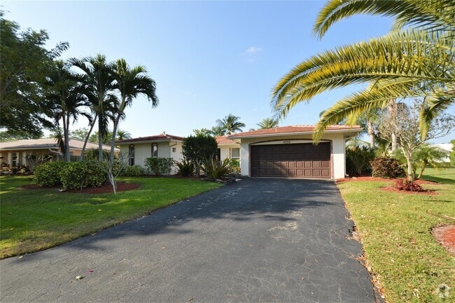 Building Photo - 8592 NW 7th St Rental