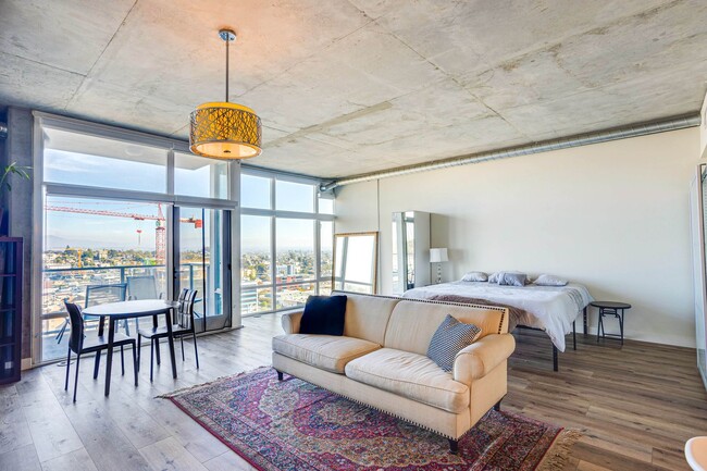 Stunning 16th-Floor Smart Corner Loft with... - Stunning 16th-Floor Smart Corner Loft with...