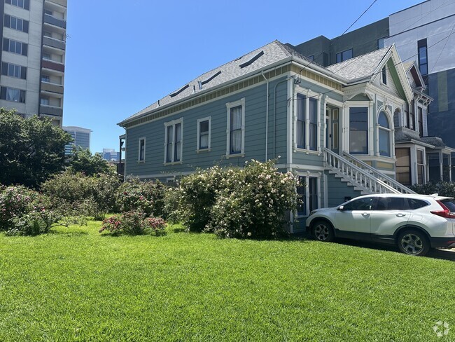 Building Photo - 561 22nd St Rental