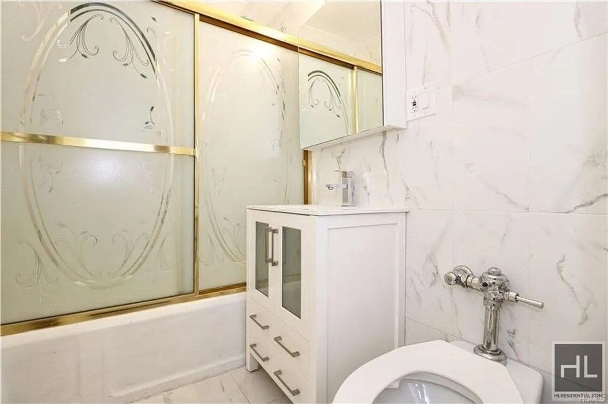 E Tremont Ave - E Tremont Ave Unit 4