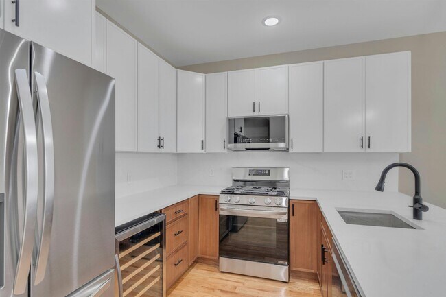 Photo - 275 Pearsall Ave Unit 2
