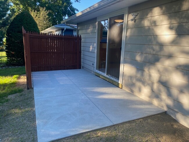 Photo - 2218 Midland Dr