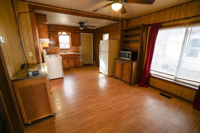Photo - 818 E Frank St