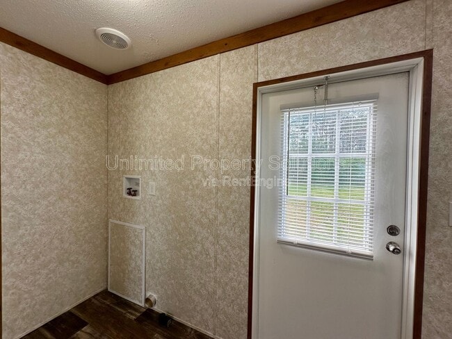 Photo - 9465 Sarah Ln NE