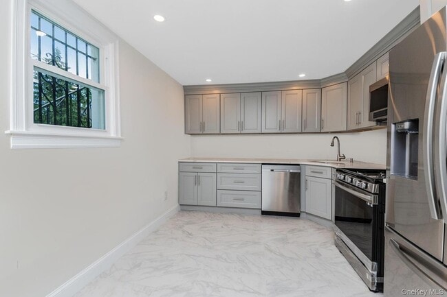 Photo - 2 Bryn Mawr Pl Unidad Gr Level