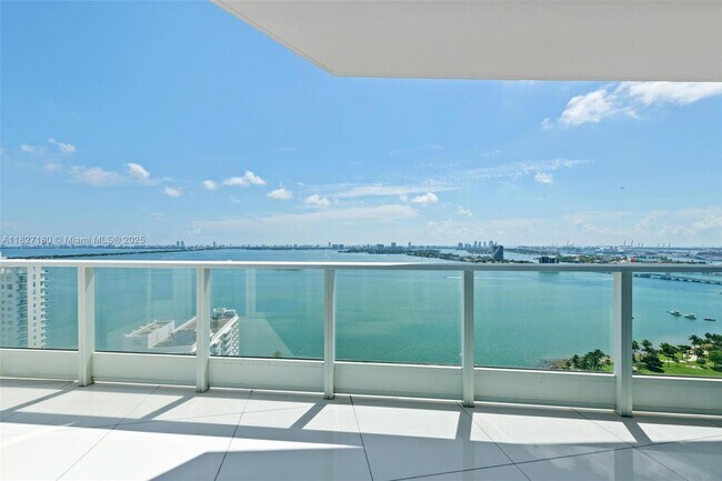Building Photo - 2020 N Bayshore Dr Unit 2601 Rental