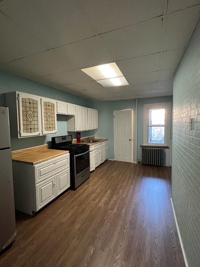 Building Photo - 57 Davenport Ave Unit 1 Rental