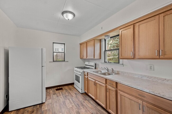 Building Photo - Beautiful 2 bedroom home in Pitcairn available August 15!