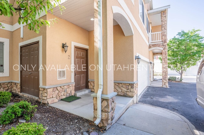 Building Photo - 1061 Canyon Meadow Dr Unit 2