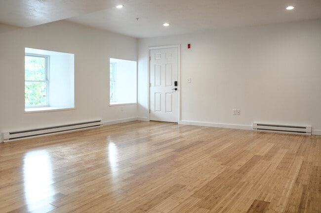 Photo - 541 Main St Unit 4