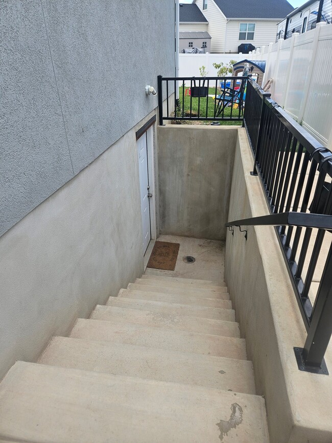 Photo - 913 N 260 W