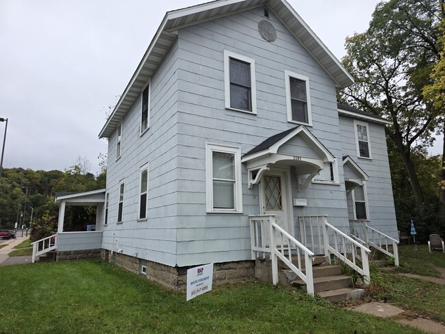 Building Photo - 1201 S Farwell St Unit 1201