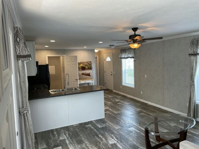 Photo - 145 Del Ct E