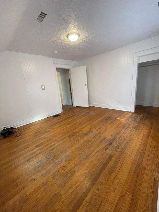 Photo - 211 Ballard St Unit #2