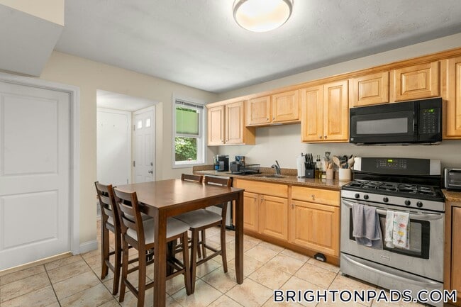 95 Kilsyth Rd Unit 2