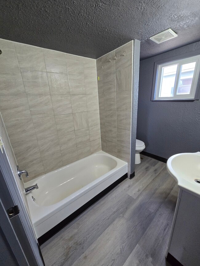 Photo - 1320 E Ash St