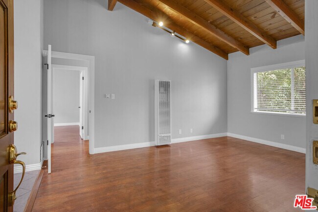 16144 Sunset Blvd Unit 6