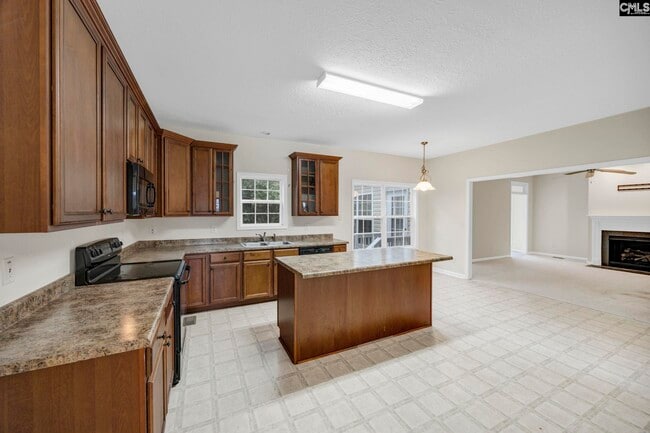 Photo - 109 Cotoneaster Dr