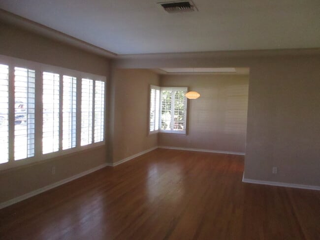 Photo - 12436 Cumpston St