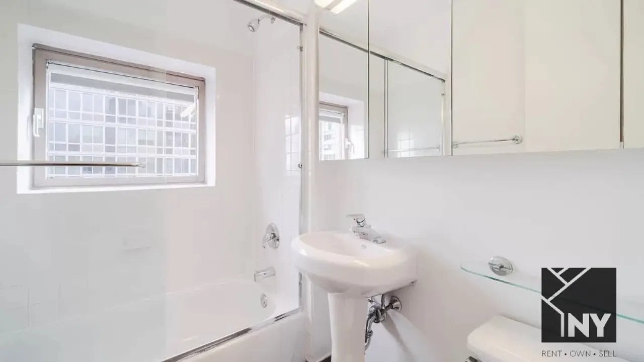 Photo - 102 W 27th St Unit 18E