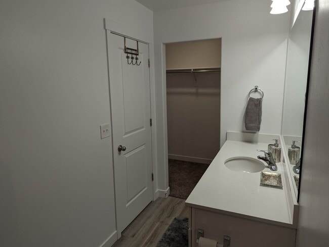 Photo - 1138 E Hatch Row