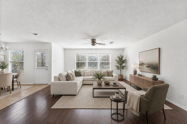 Photo - 6 Druids Glen Pl
