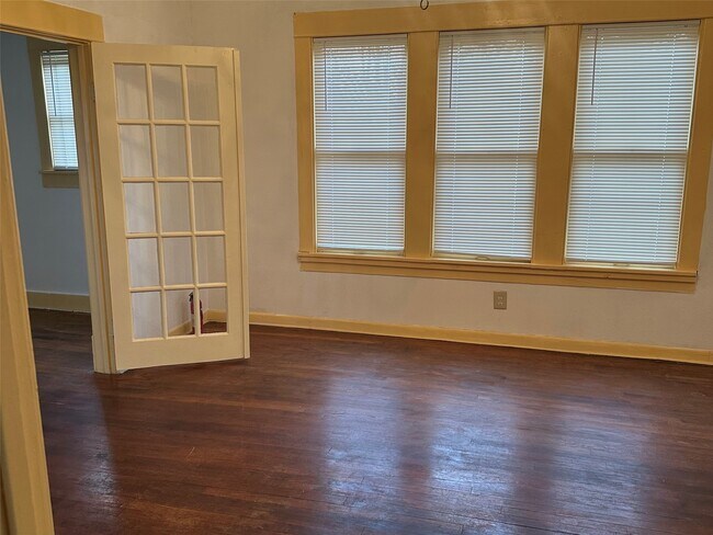 Photo - 4621 Davenport St