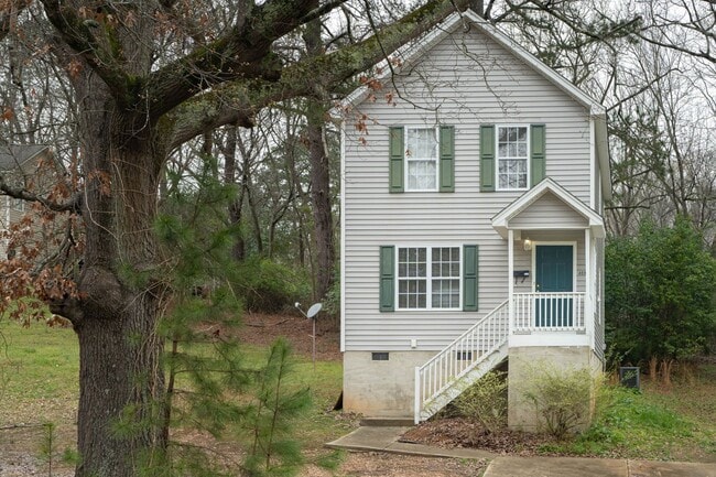 Building Photo - 3 Bedroom 2 1/2 Bathroom Home- Close to Downtown Clayton- Available August 1st!