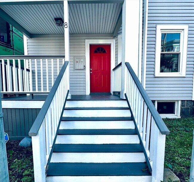 Building Photo - 8 Groom St Unit 3 Rental