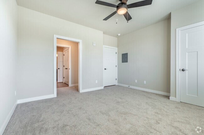 1BR, 1BA - 780SF - Bedroom